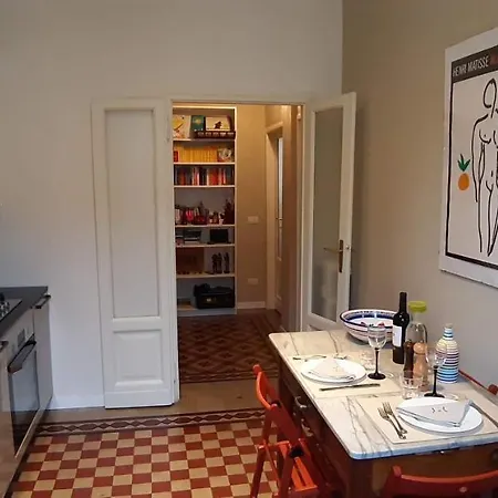 아파트 La Casa Di Omero